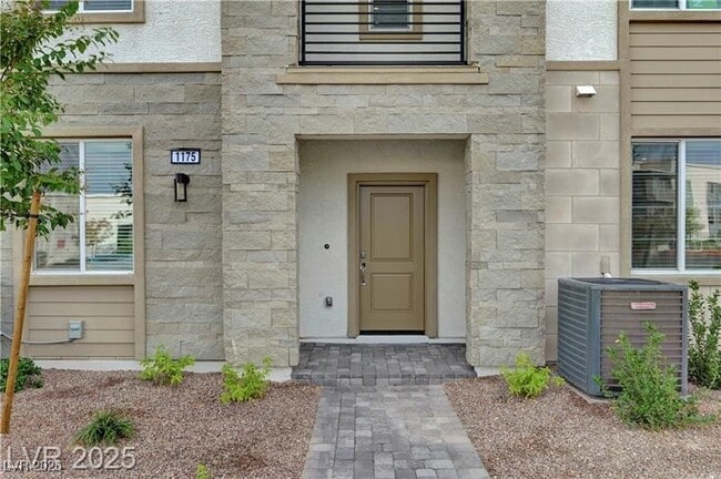 Building Photo - 1175 Heliodor Ave