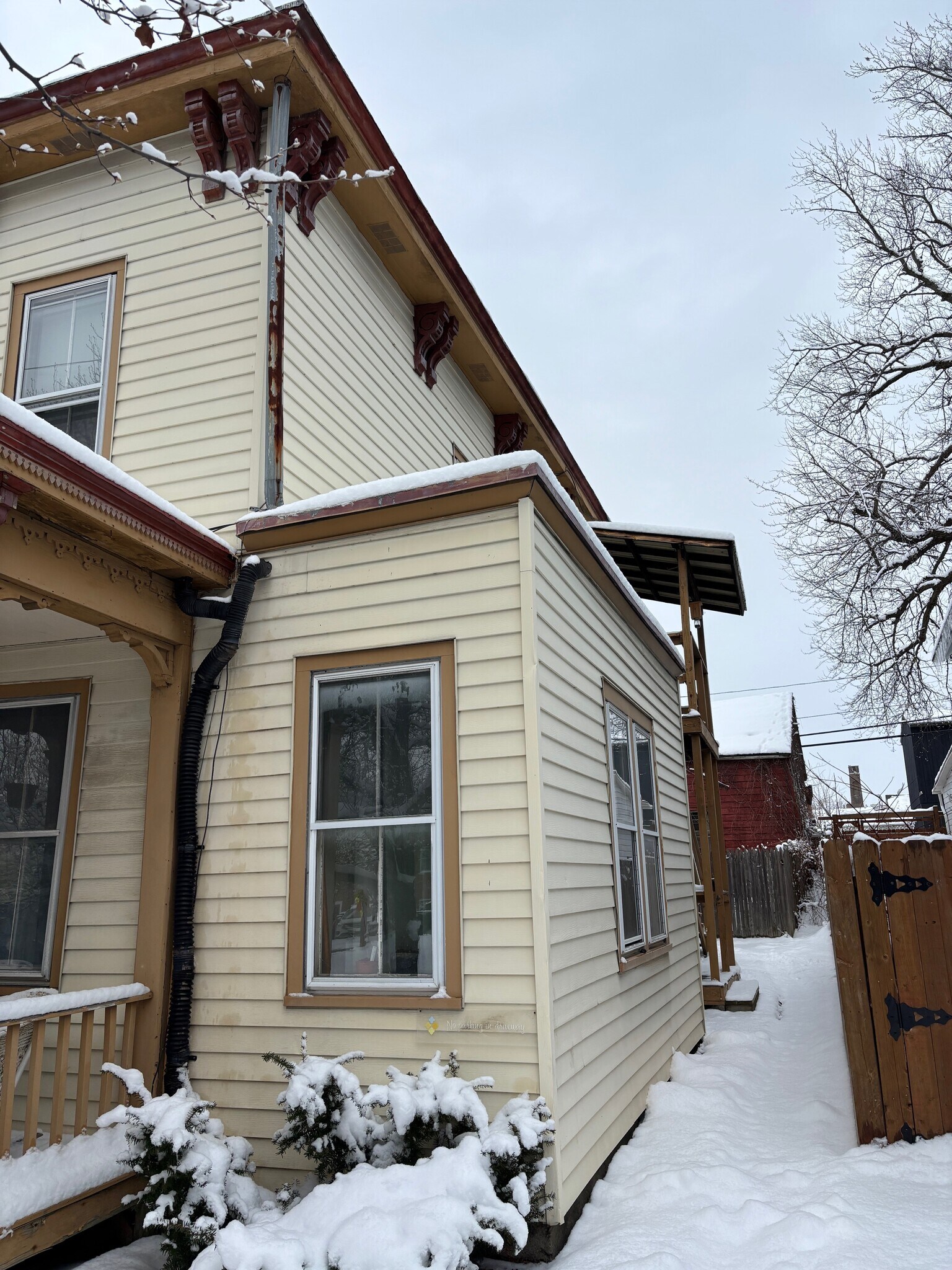 Building Photo - 552 Columbia St