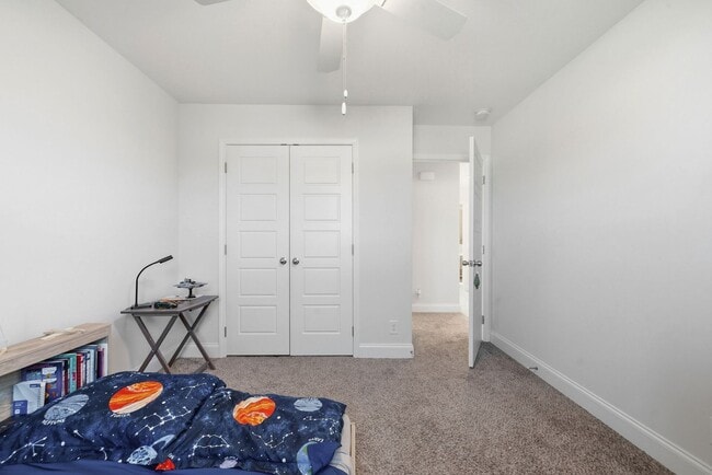 Building Photo - 3 Bedroom 2 1/2 Bath Home For Rent Near Post!