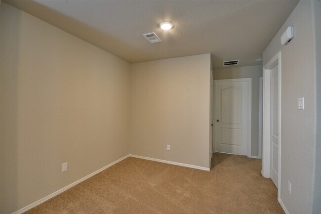 Building Photo - 24810 Winema Wds Ln