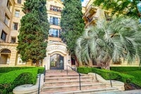 Building Photo - 109 N Sycamore Ave