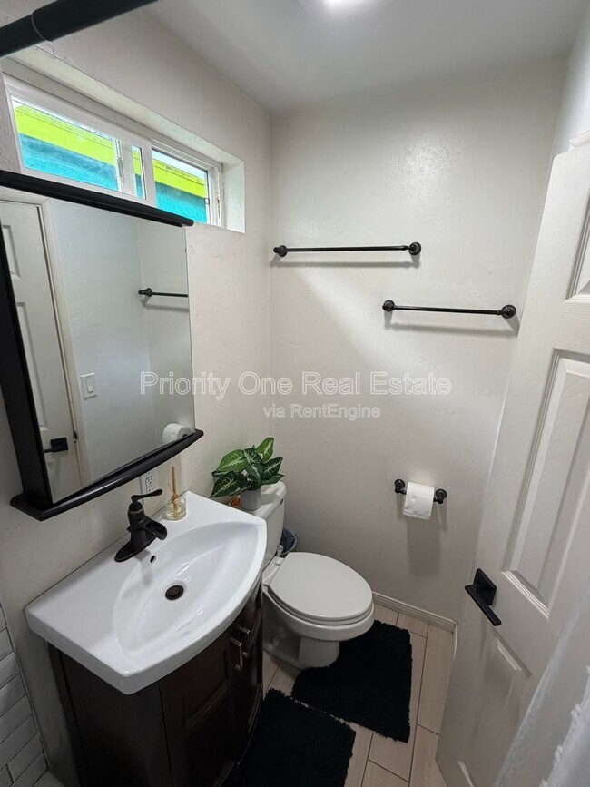 Building Photo - 2987 Clay Ave