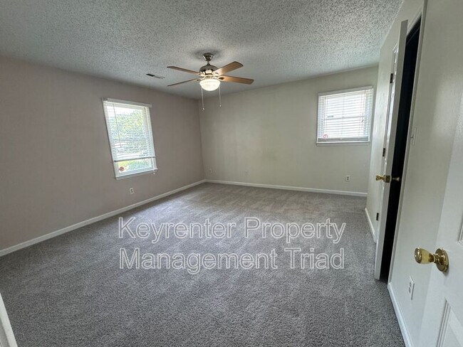 Building Photo - 1520 Kenwalt Dr