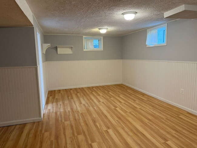 Building Photo - Lovely Renovated Rambler Close to METRO, Parks, Etc.