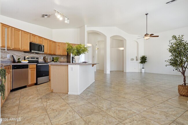 Building Photo - 4441 E Cottonwood Ln