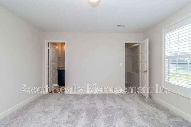 Building Photo - 1730 Silver Chapel Dr