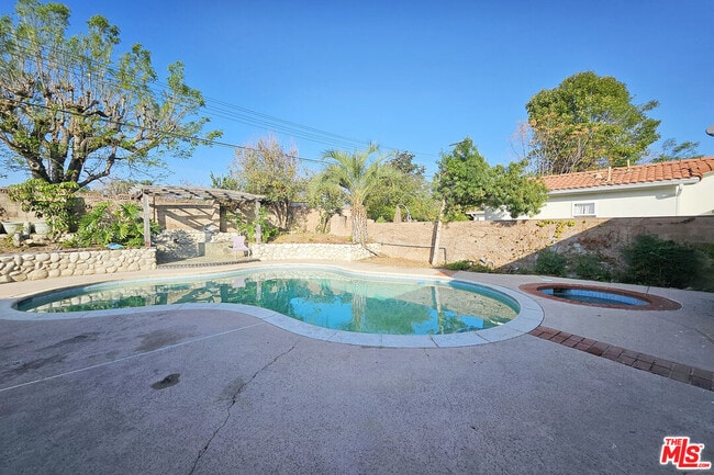 Building Photo - 9321 Donna Ave