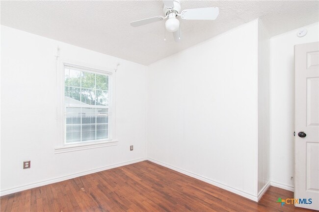 Building Photo - 202 Carpenter St