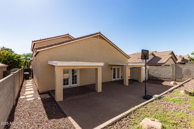 Building Photo - 1526 E Charleston Ave