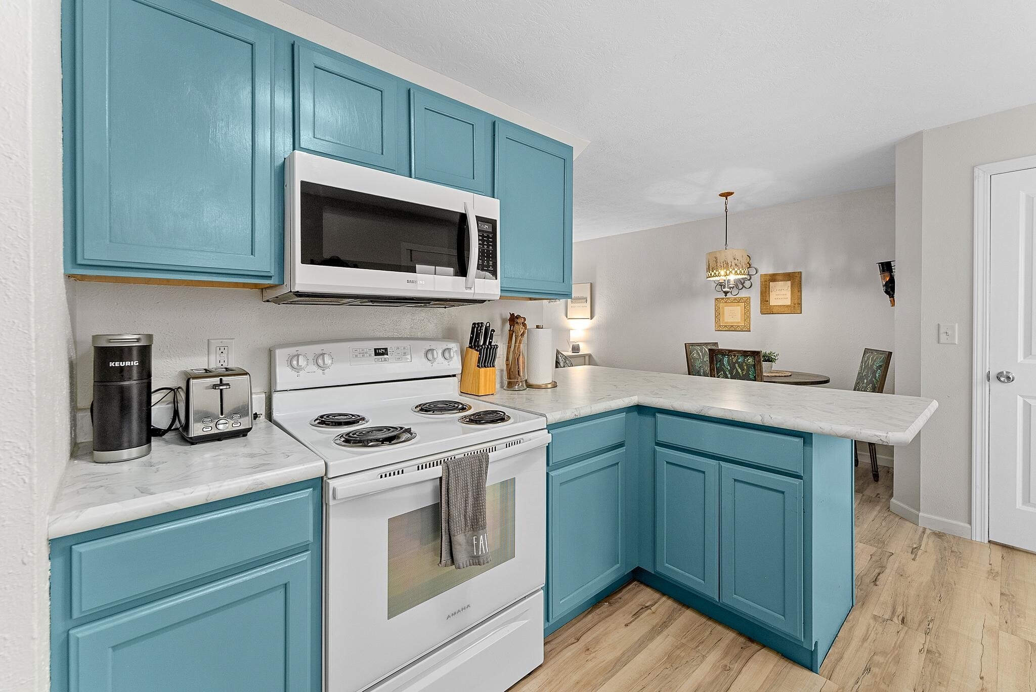 Building Photo - 1304 E Sylvan Cir