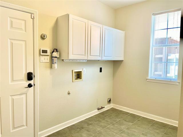 Building Photo - 7213 Fair Valley Way