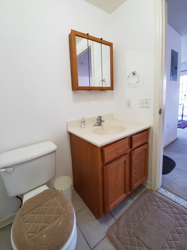 Building Photo - 889 Green St