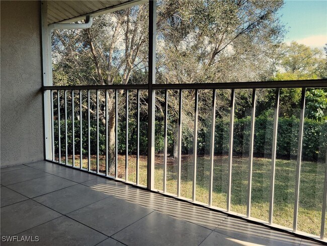 Building Photo - 613 Squire Cir