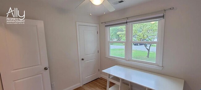 Building Photo - 290 Windfield Cir