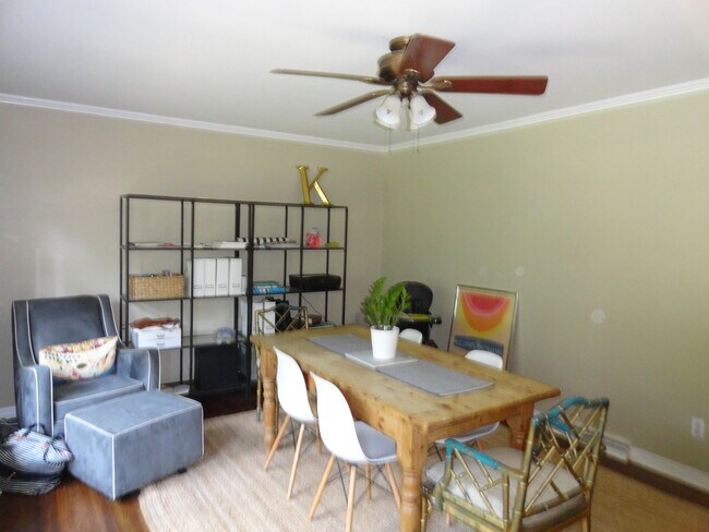 Building Photo - 5531 Farmbrook Dr