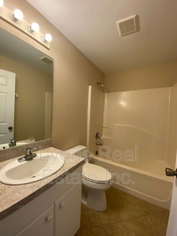 Building Photo - 1127 Gilbert Ave S