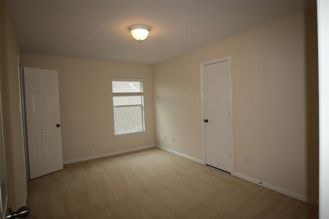 Building Photo - 7031 Thistlewood Park Ct