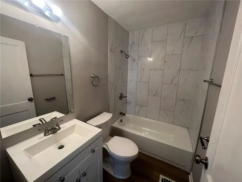 Building Photo - 2430 Indianapolis Ave