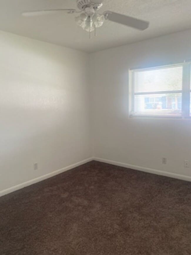 Building Photo - Southport Home