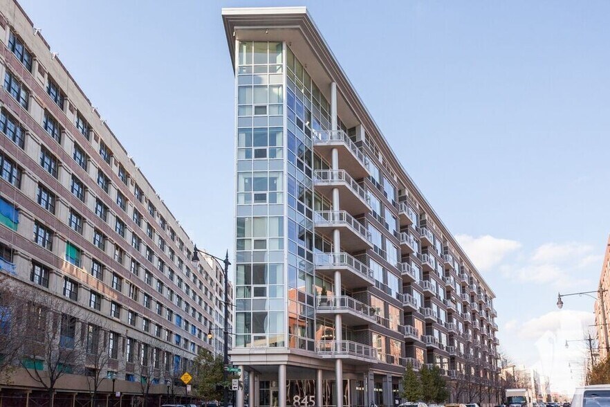Building Photo - 845 N Kingsbury St