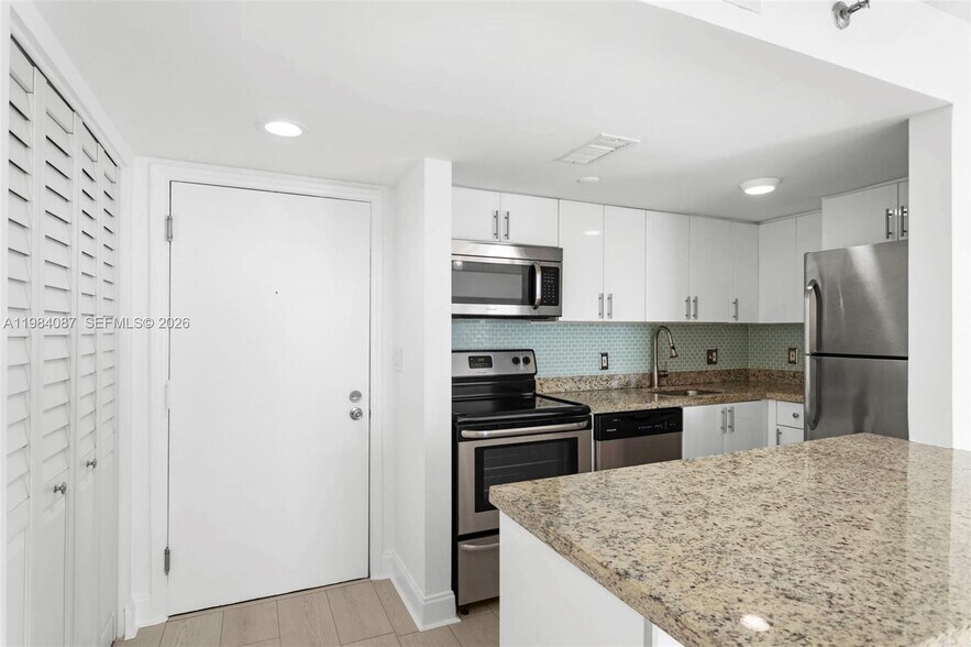 Building Photo - 770 Claughton Island Dr