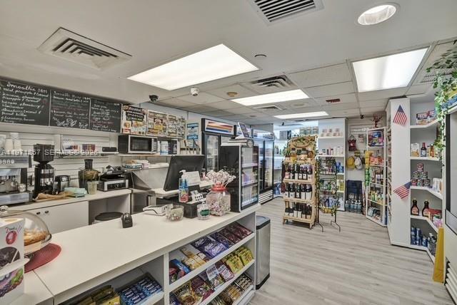 Building Photo - 650 West Ave