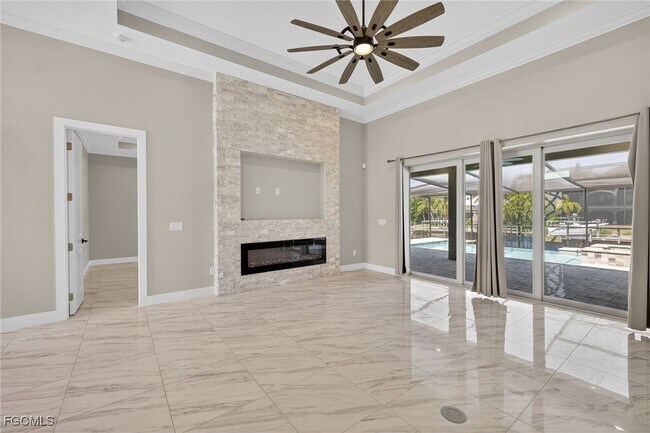 Building Photo - 2532 SW 26th Pl