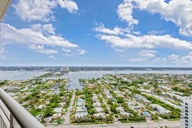 Building Photo - 3000 N Ocean Dr