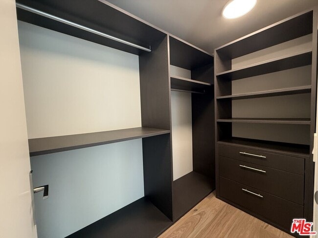 Building Photo - 505 S Barrington Ave