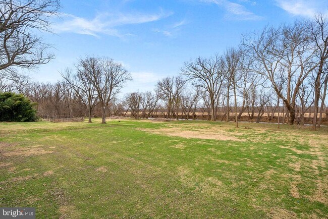 Building Photo - 19451 Youngs Cliff Rd