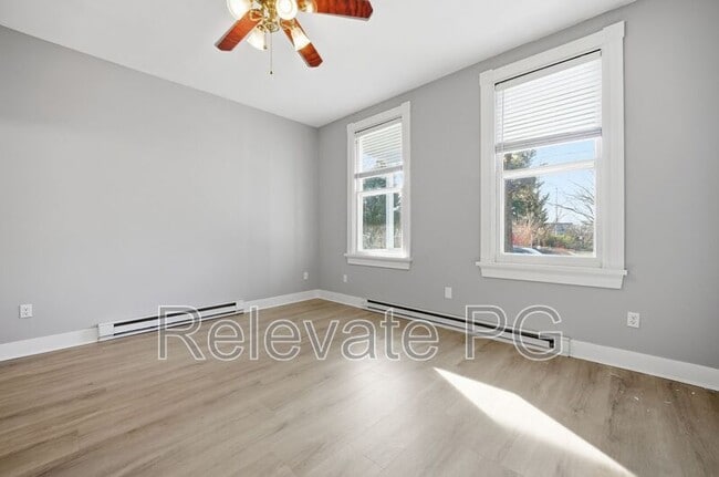 Building Photo - 2206 Parkwood Ave