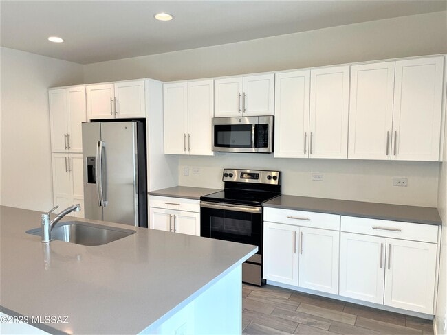 Building Photo - 9450 N Andrina Dr