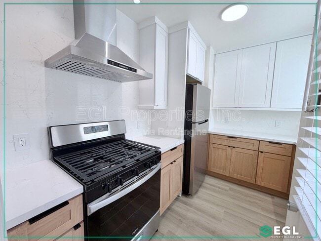 Building Photo - 250 N Cordova St