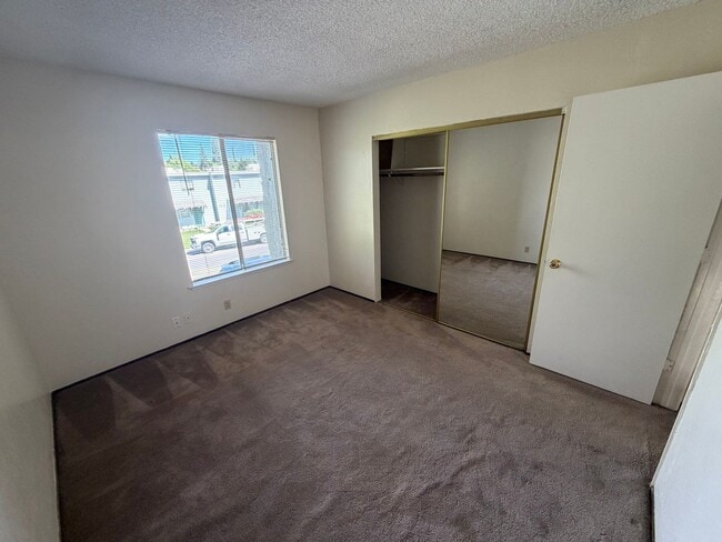 Building Photo - 2 bedroom | 1.5 bathroom | Citrus Heights Town Home