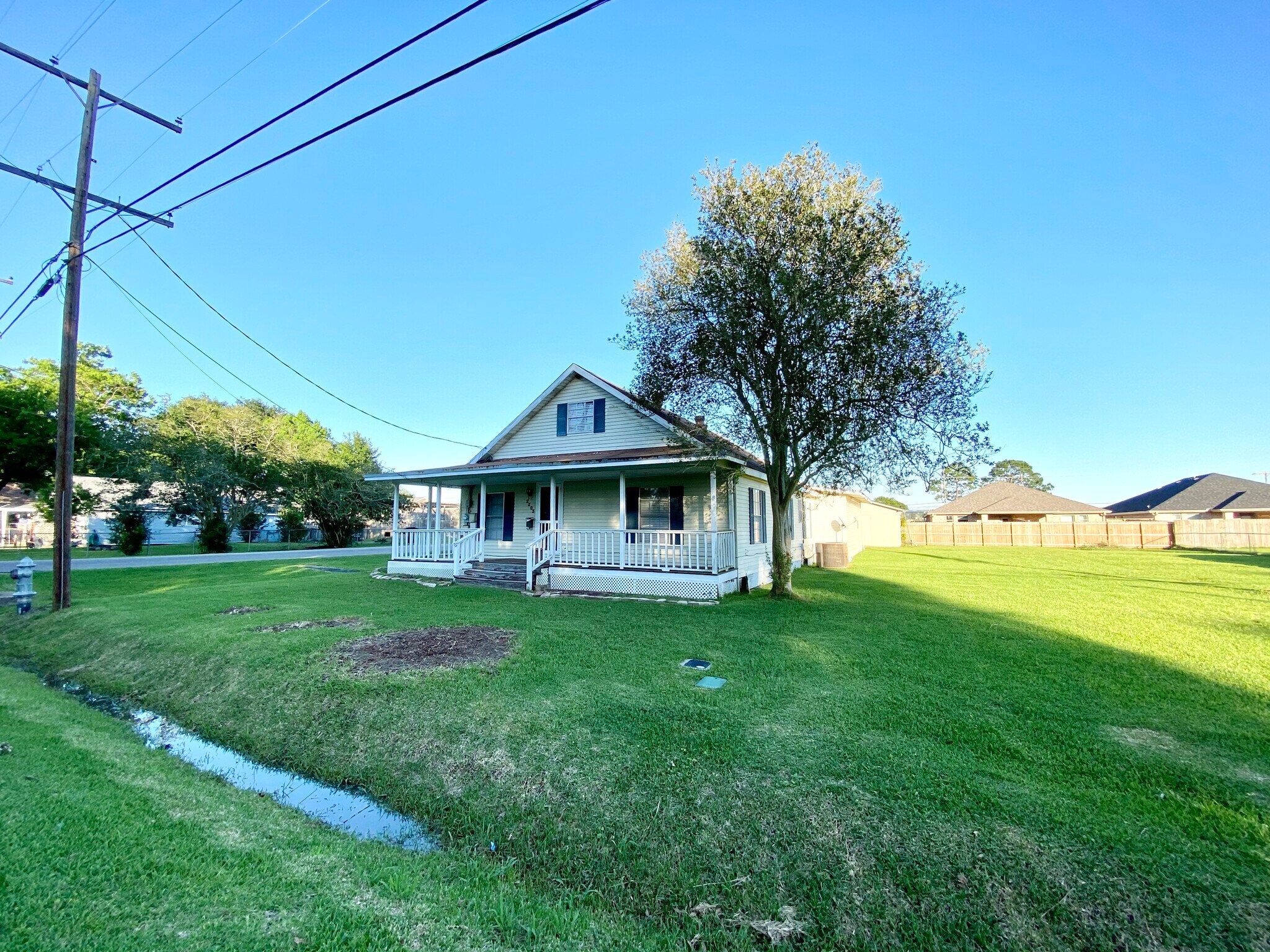 Building Photo - 2503 Ave G