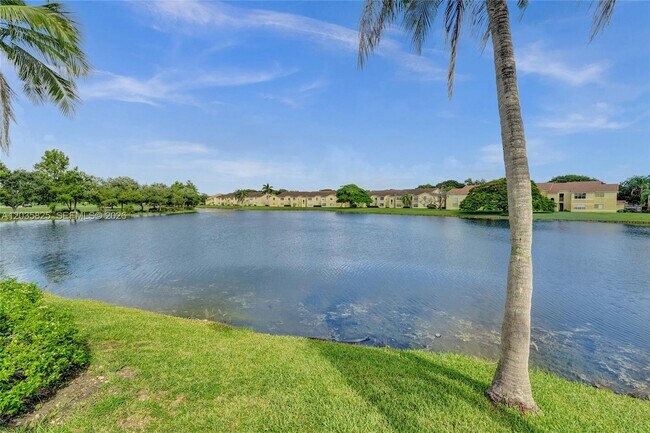 Building Photo - 663 Vista Isles Dr