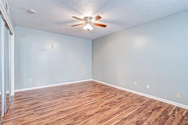 Building Photo - 7983 Kendalia Dr