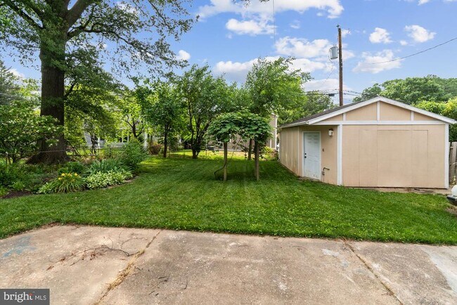 Building Photo - 5212 N Carlin Springs Rd