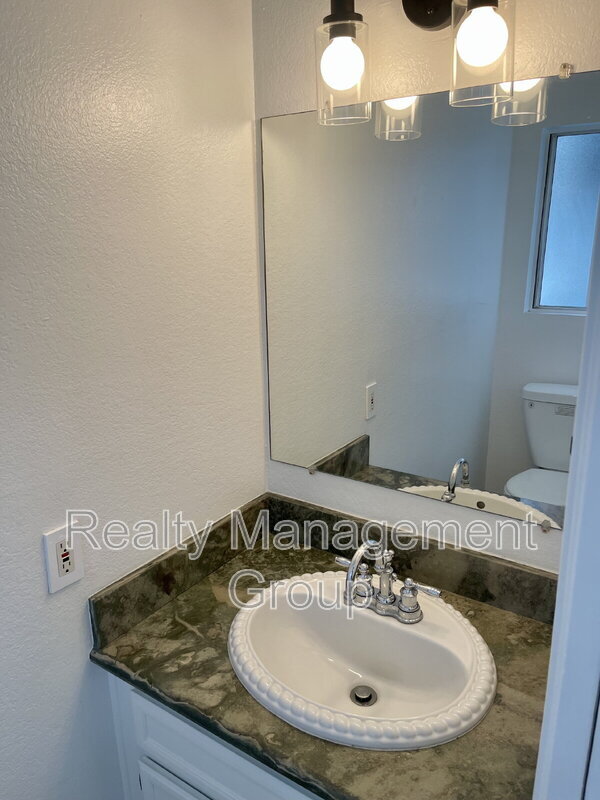 Building Photo - 4580 Ohio St