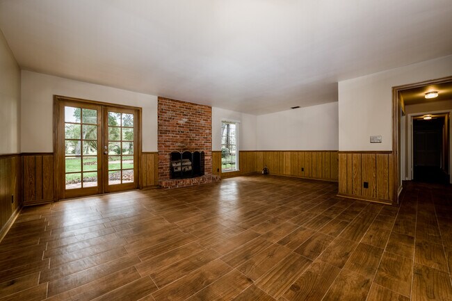 Building Photo - 119 Rio Pinar Dr