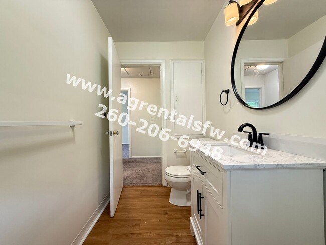 Building Photo - 2 Bedroom House