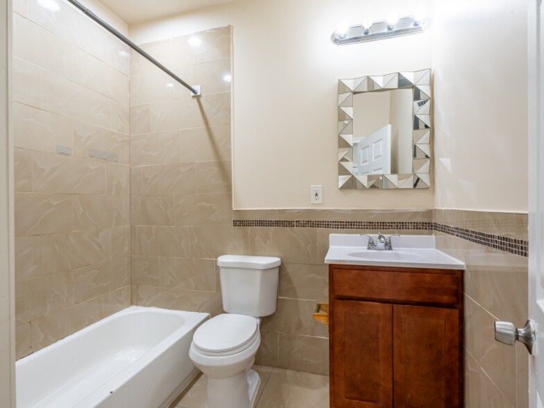 Building Photo - 467 Hawthorne Ave