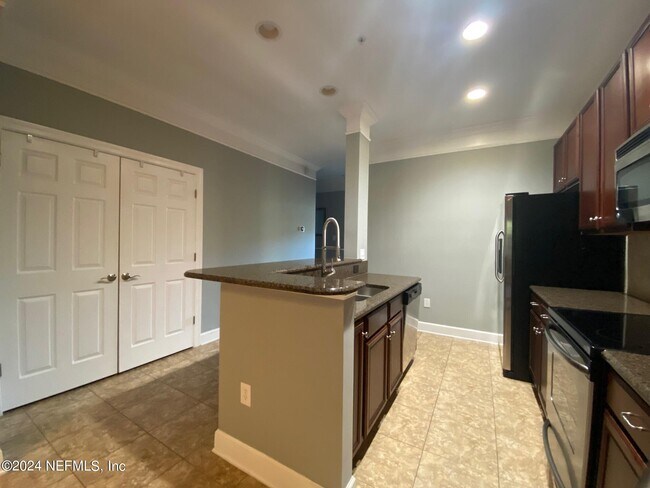 Building Photo - 9823 Tapestry Park Circle