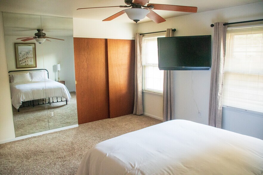 Building Photo - 239 S Ashbrook Cir