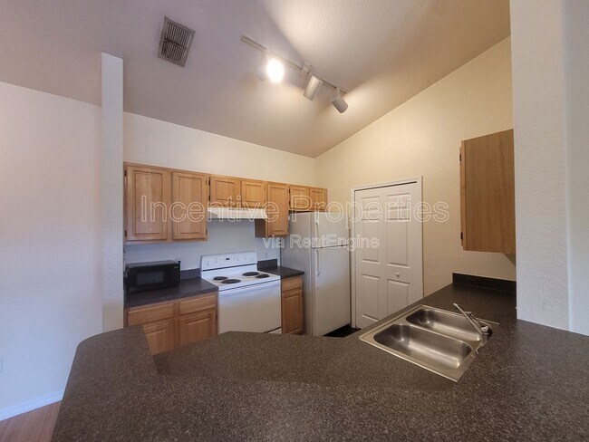 Building Photo - 5961 Westgate Dr