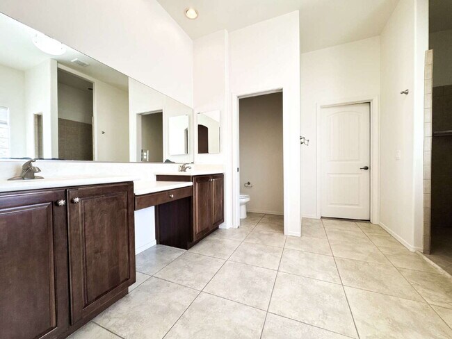 Building Photo - Stunning 4-Bed, 3-Bath Home in Sierra Montana