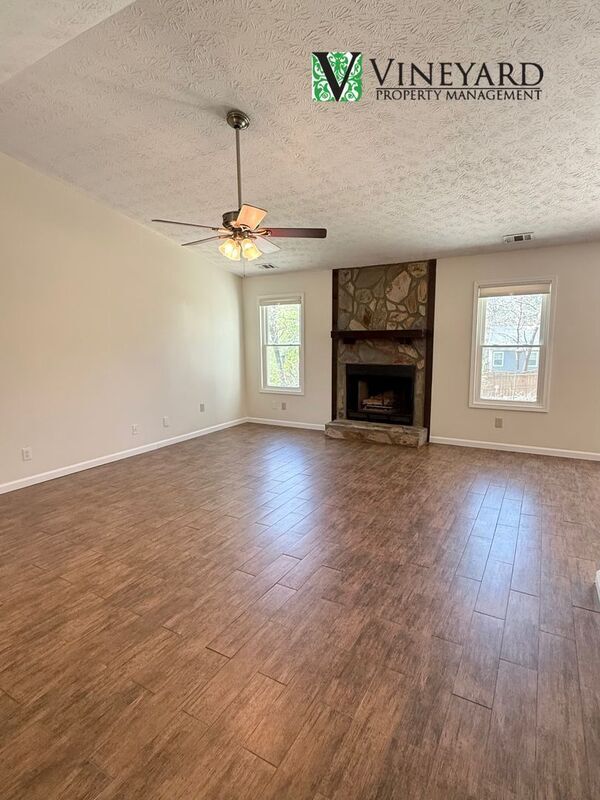 Building Photo - 1907 Grant Ln