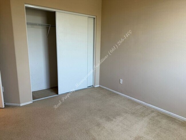 Building Photo - *** Please call us @ 661-266-1400 for information on availability, showings and applications proc...