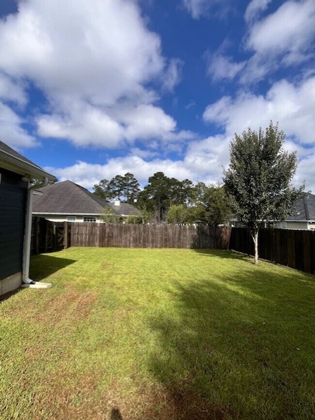 Building Photo - Home in The Highlands