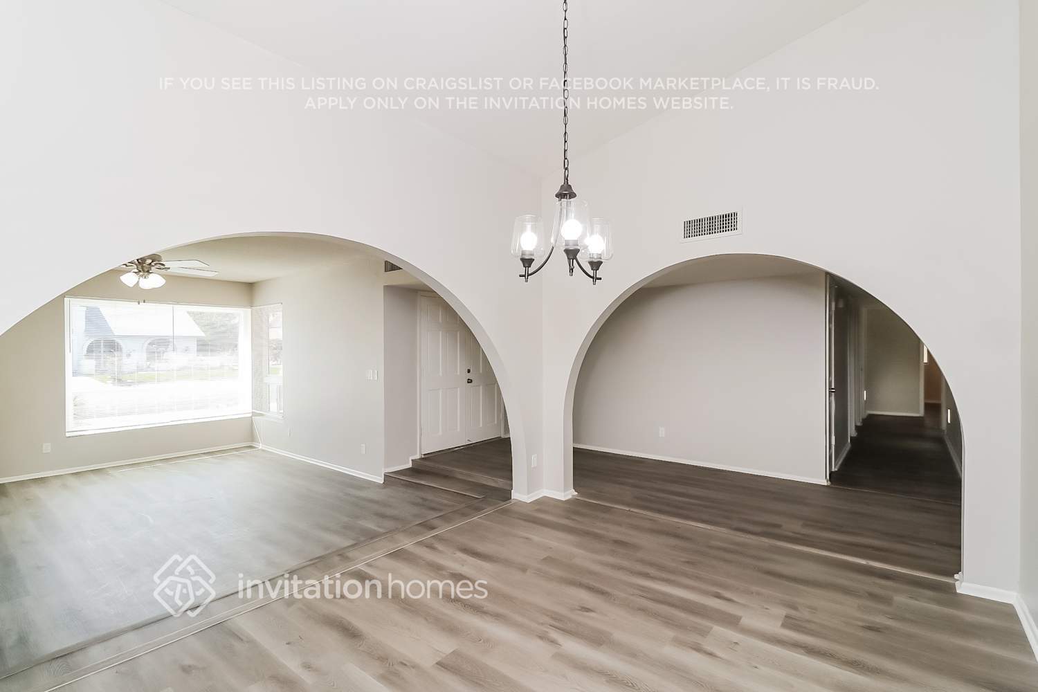 Building Photo - 6142 W Sunnyside Dr